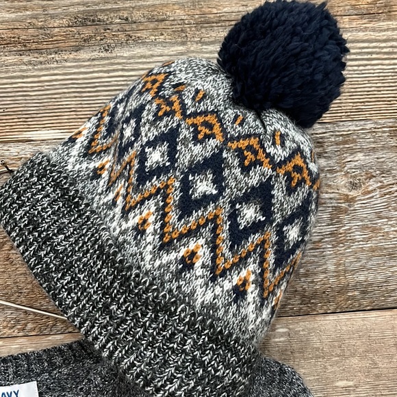 Boys fluffy sweater and matching hat - Picture 3 of 8